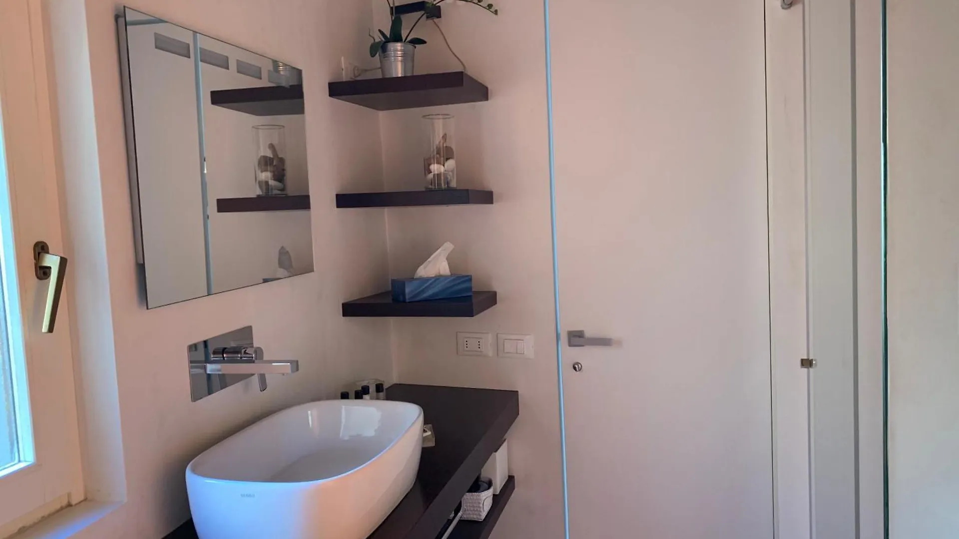 Apartmentsarena - Zini Studios Verona 0*,  Italy