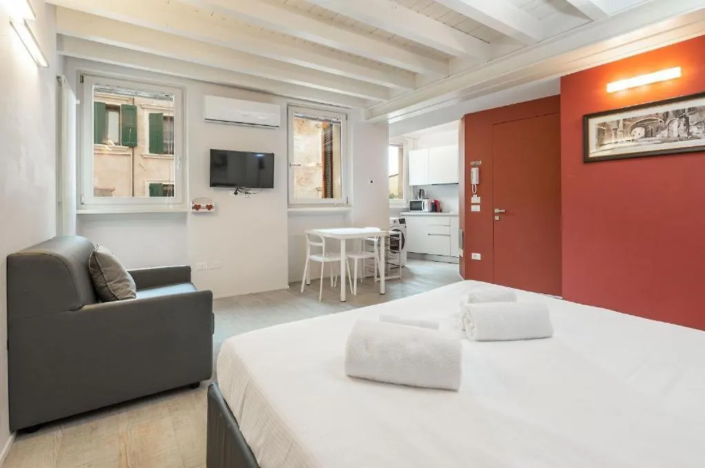 Apartmentsarena - Zini Studios Verona Apartment