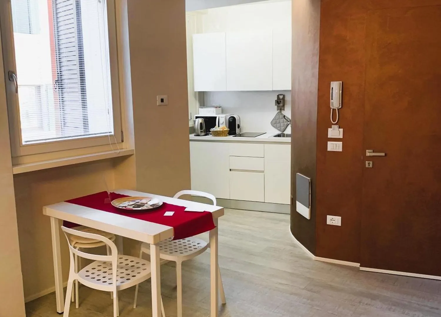 Apartmentsarena - Zini Studios Verona 0*,